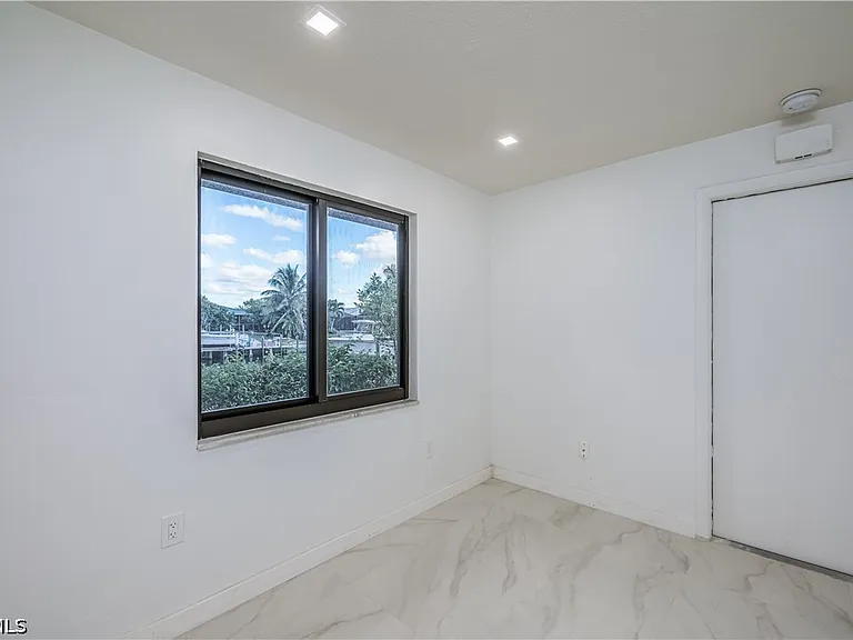 618 Santa Margerita Ln — Photo 12