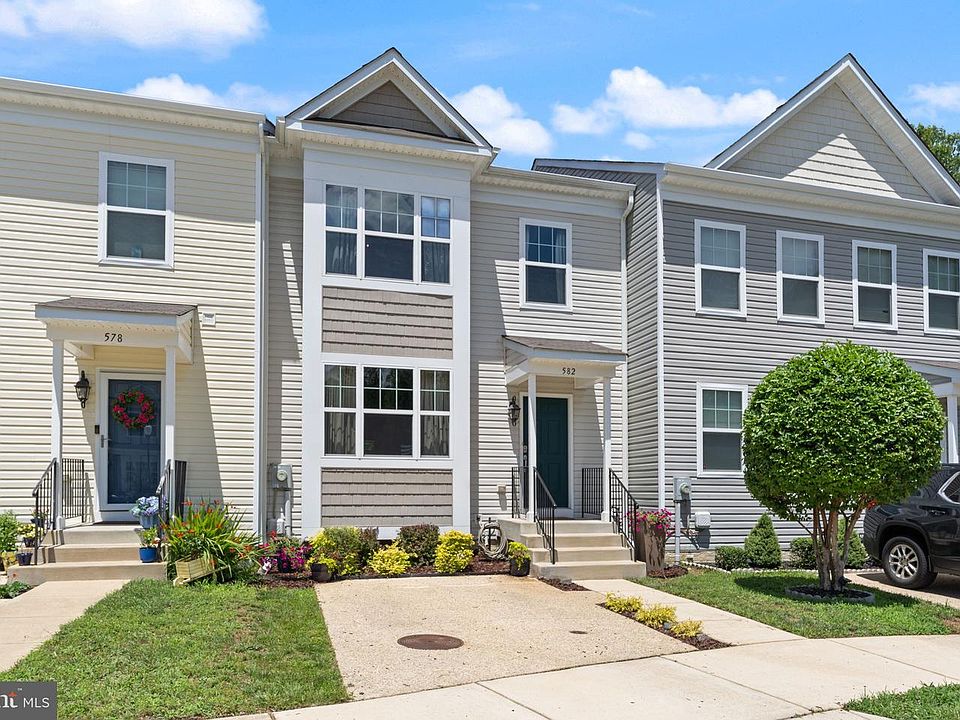 1st image of 582 English Oak Ln