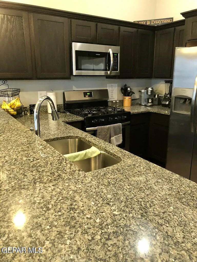 4 bed, 2.0 bath, 1462 sqft, $1,650 — Photo 3