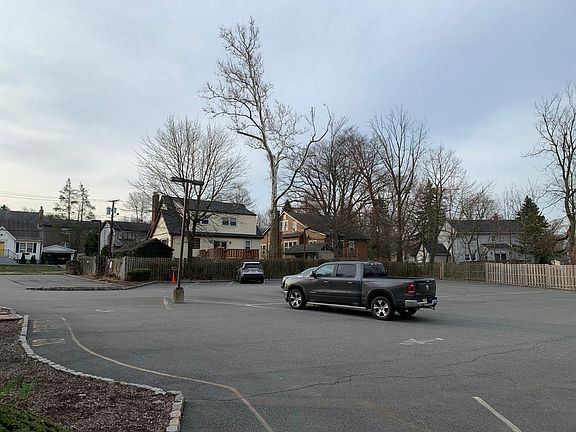 3rd image of 616 Bloomfield Ave