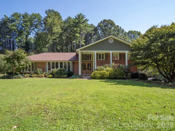 73 Redwood St, Brevard, NC 28712