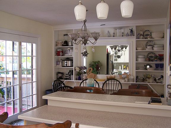 dinning room w access to deck