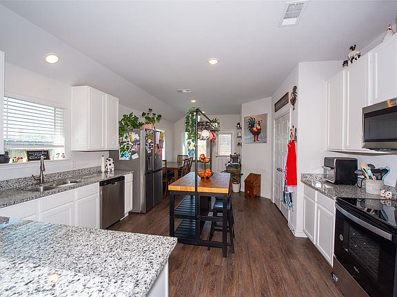 3rd image of 431 Woodhouse Way
