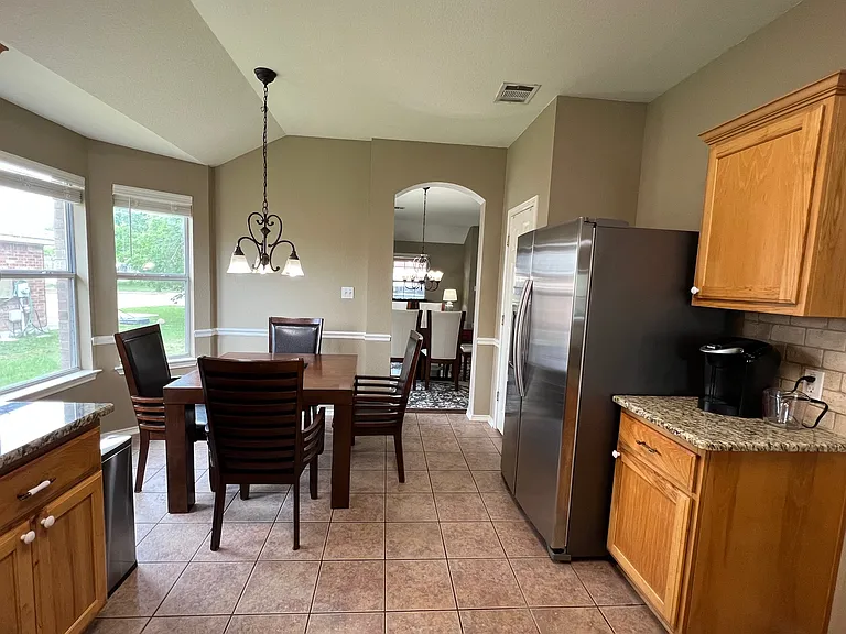Kitchen and breakfast area