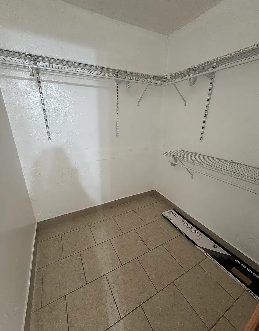 Studio, 400 sqft, $1,300 — Photo 3