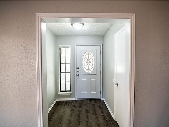 4th image of 1100 Stratford Ct