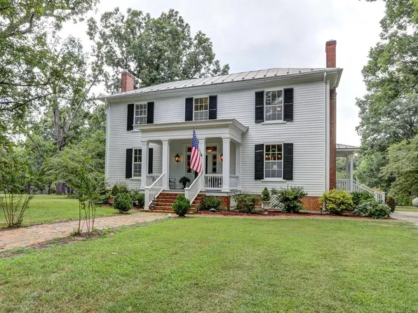 8259 Kings Hwy, Drakes Branch, VA 23937