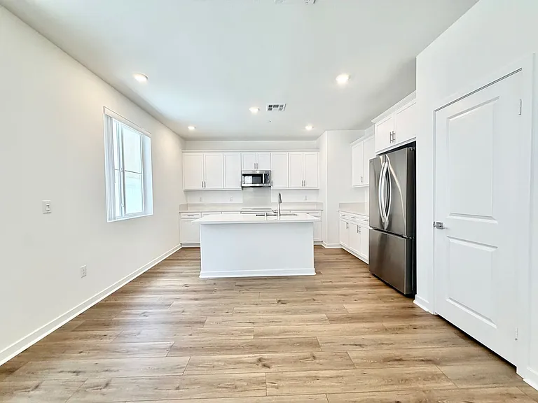 31404 Lolite Dr — Photo 11