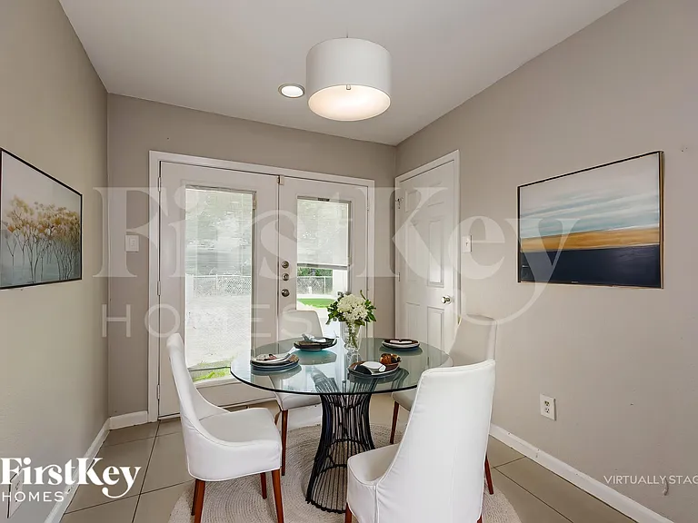 1217 Meadow Creek Dr — Photo 7