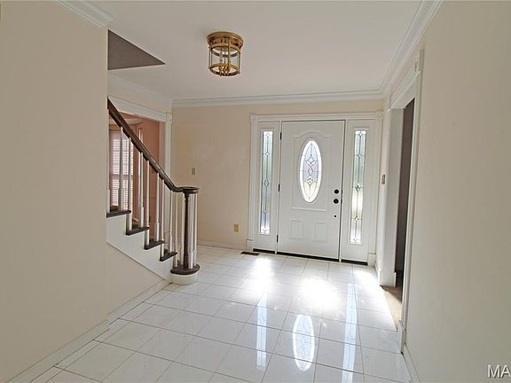 5th image of 100 Worthington Oaks Dr