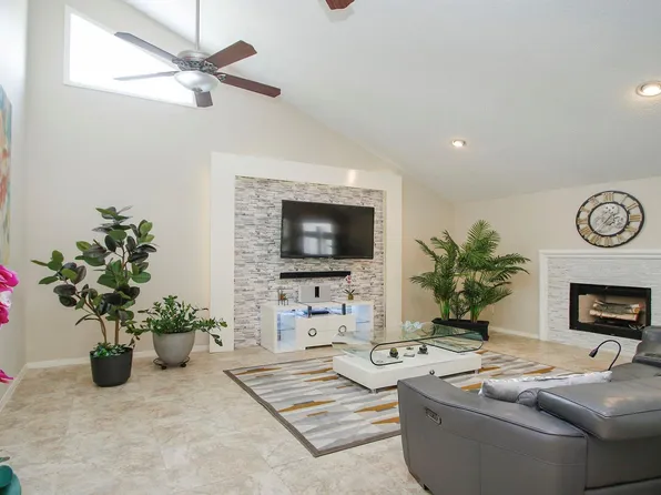 2110 Woodland Park Dr, Houston, TX 77077