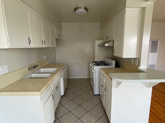 4th image of 1111 Benito Ave #H