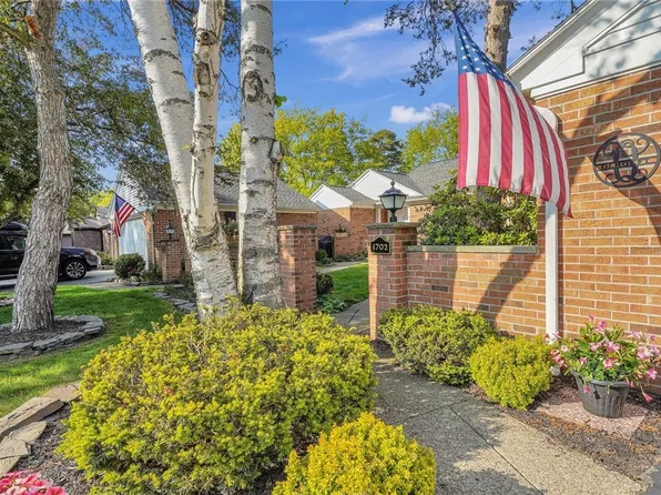 1702 Briaridge Ln, Derby, NY 14047