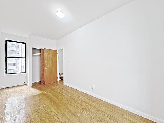 4th image of 342 E 15th St APT 3