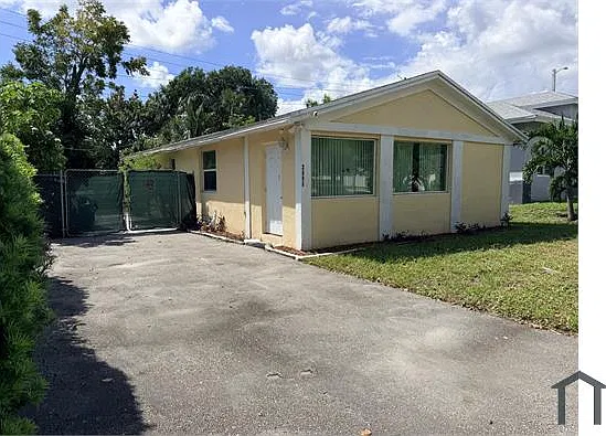 3 bed, 1080 sqft, $2,500 — Photo 3