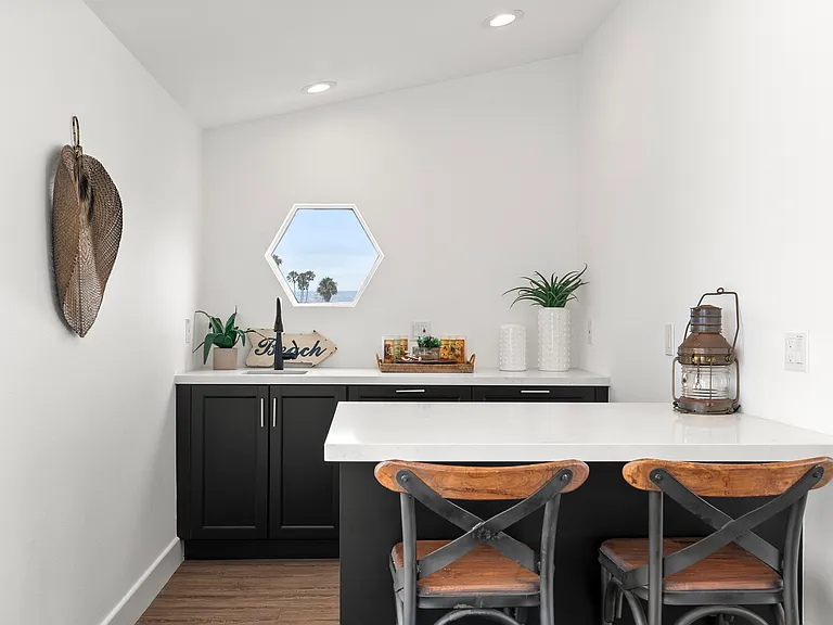 709 W Balboa Blvd — Photo 44