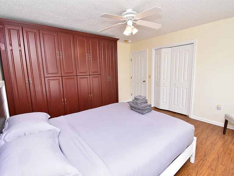 2570 Country Club Dr — Photo 44