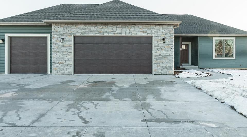 1st image of 309 Autumn LANE