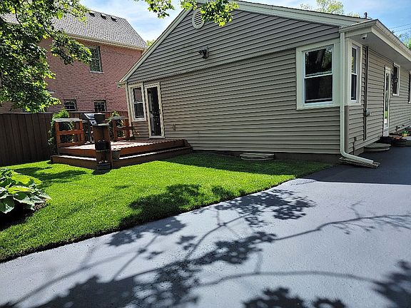 5th image of 229 Fuller Rd