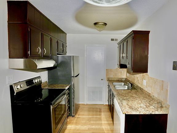5th image of 4425 Lela Ave NE #5