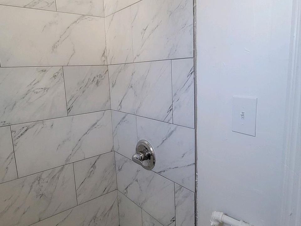 1st image of 211 S 10th Ave Floor 1