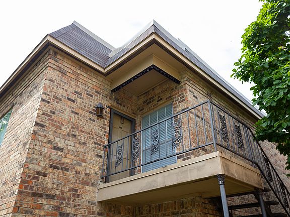 4th image of 4403 Bellaire Dr S APT 222