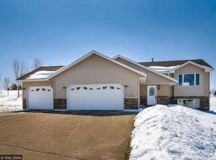920 Fraser Ln, Hudson, WI 54016