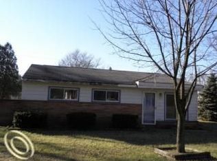 7593 Pontiac Lake Rd, Waterford, MI 48327