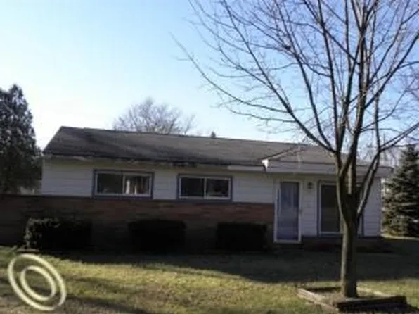 7593 Pontiac Lake Rd, Waterford, MI 48327