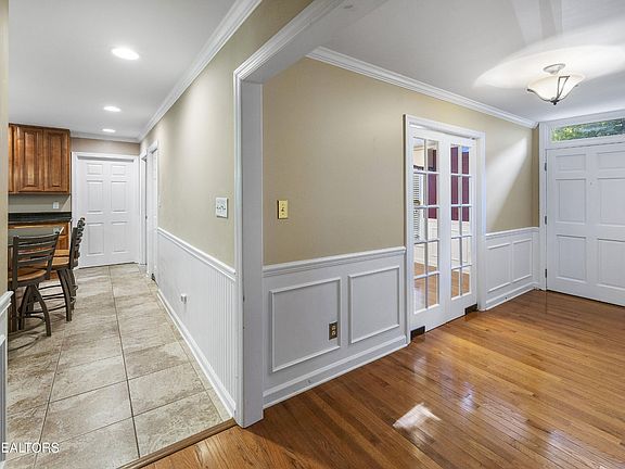 4th image of 10825 Farragut Hills Blvd