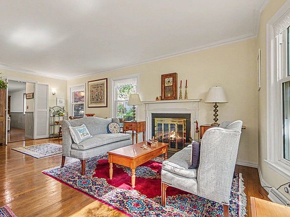5th image of 1047 Orchard Ave SE