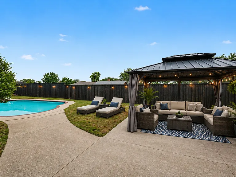 2709 Oak Cir — Photo 10
