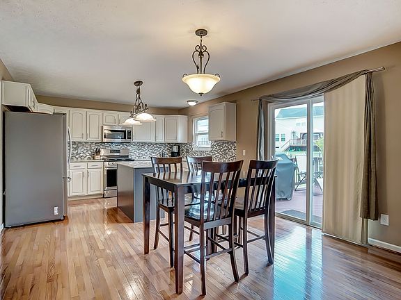 3rd image of 5125 Oak Creek Trl