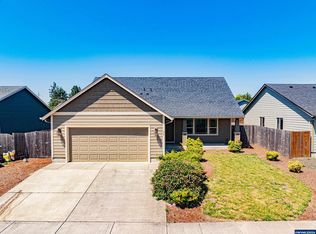 75 Camellia Dr, Lebanon, OR 97355