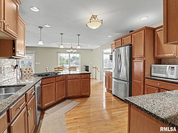5th image of 4602 Covington Ln