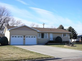 1876 Dexter Ct, Huron, SD 57350