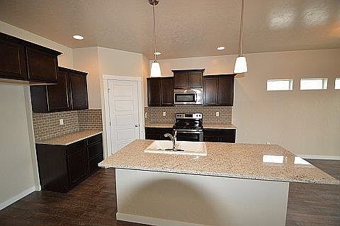 3rd image of 712 W Gannett Dr
