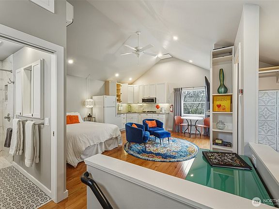 3rd image of 1016 Francis Avenue