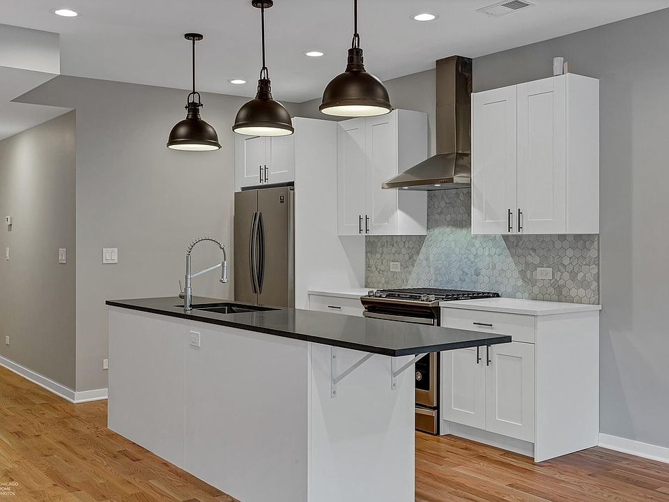 1st image of 1346 W Bryn Mawr Ave #2