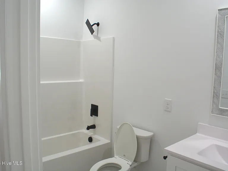834 Greenwood Ct — Photo 12