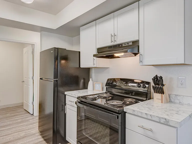 Parkwood Pointe Apartments — Photo 102