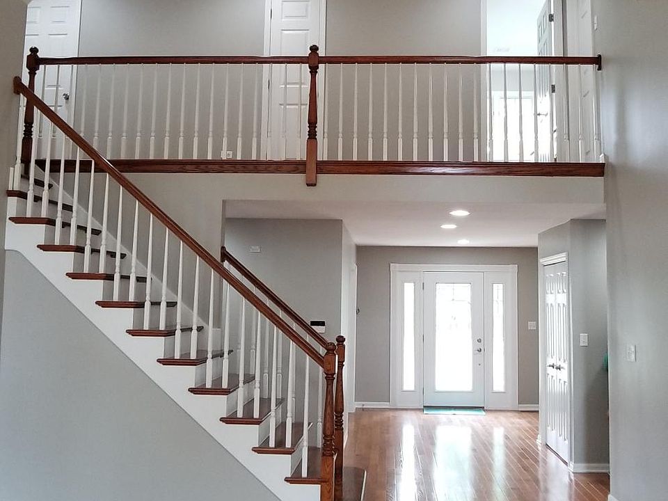 2nd image of 478 Waubonsee Cir