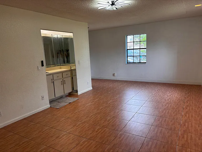 12761 Westhampton Cir — Photo 8
