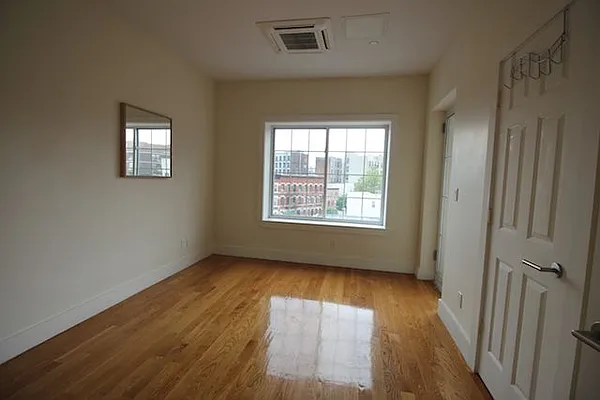 Rented by Capri Jet Realty Corp | media 21