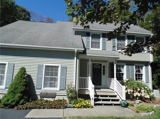 10 Pennicott Rd, Quaker Hill, CT 06375
