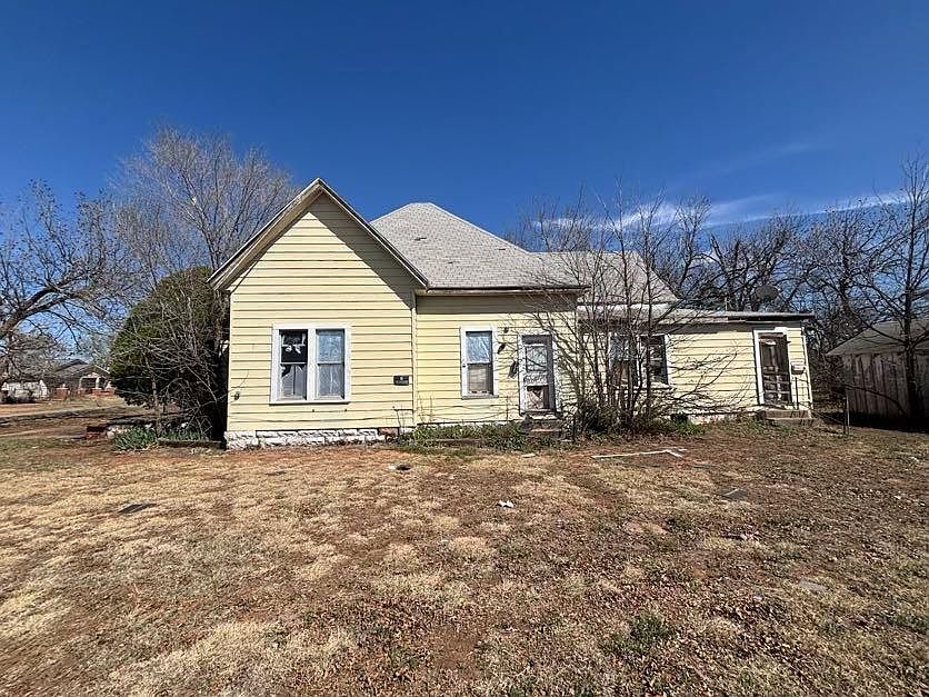 1st image of 520 W Commerce St