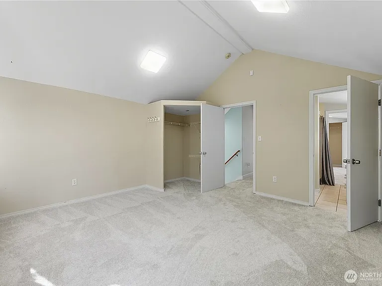 321 Craig St — Photo 17