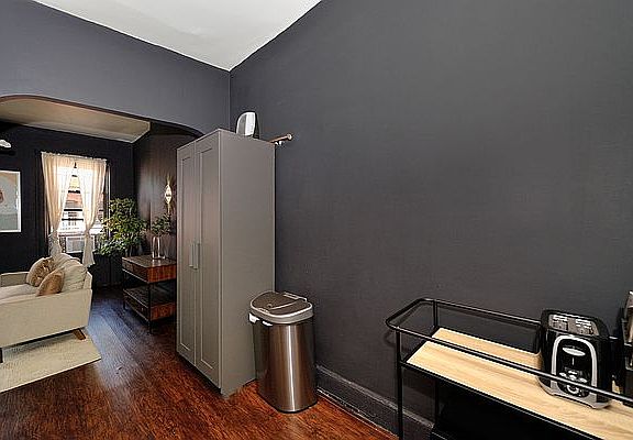 4th image of 338 E 61st St APT 17