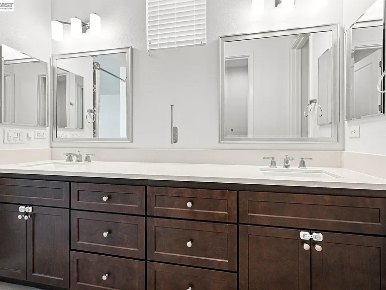 33 W Roccolino Ln — Photo 43