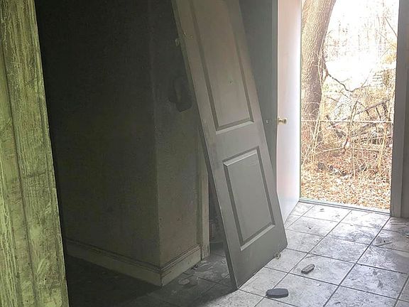 2nd image of 2604 Norton Ave